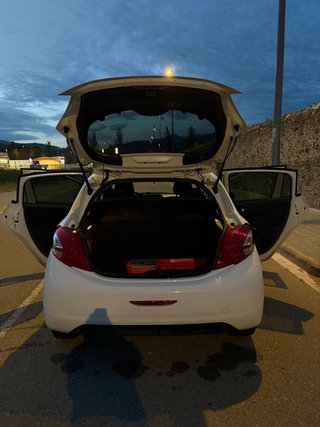 Peugeot 208 2014