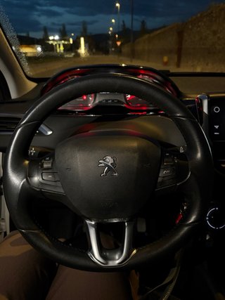 Peugeot 208 2014
