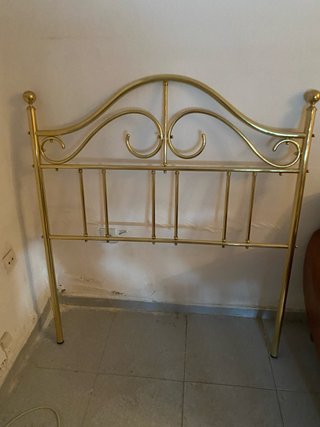 Cabecero de metal dorado antiguo