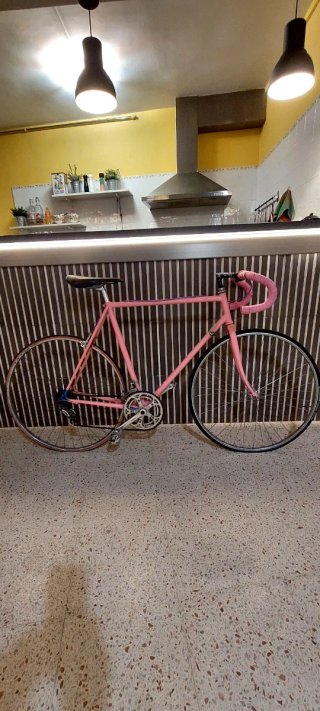 Bicicleta rosa vintage