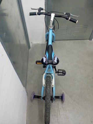 Bicicleta niña 18 azul con ruedines