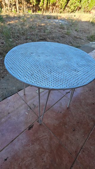 Mesa redonda vintage de metal