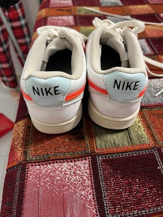 Nike Court Vision Low Blancas y Rojas