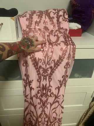 Vestido largo rosa con lentejuelas