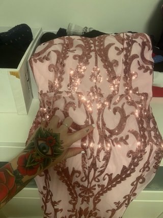 Vestido largo rosa con lentejuelas