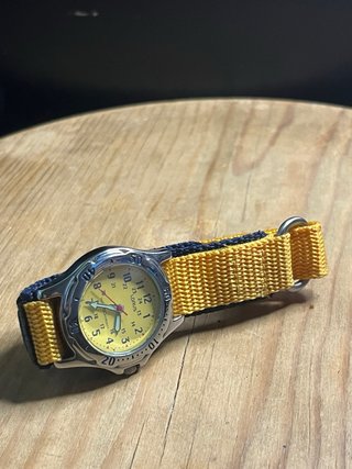 Reloj Lorus Amarillo y Plateado