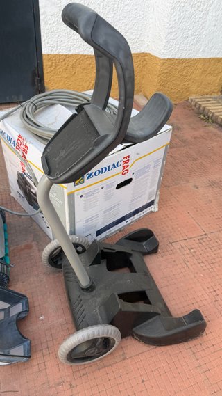 Robot Zodiac CNX4090 iQ averiado para repuestos