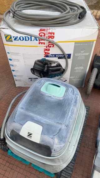 Robot Zodiac CNX4090 iQ averiado para repuestos