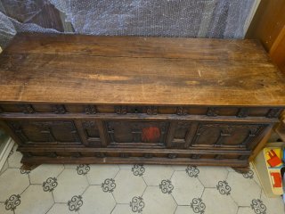 Cofre de novia antiguo de madera