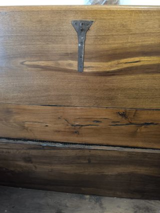 Cofre de novia antiguo de madera