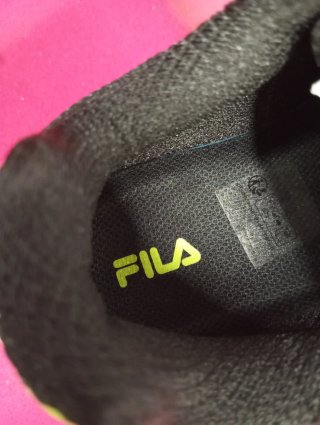 Zapatillas Fila Mujer Negras y Amarillas
