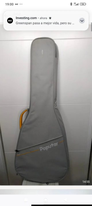 Guitarra acústica con marcadores