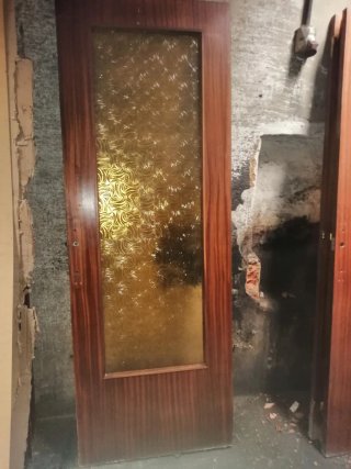 Puerta interior madera con cristal. (8 puertas)