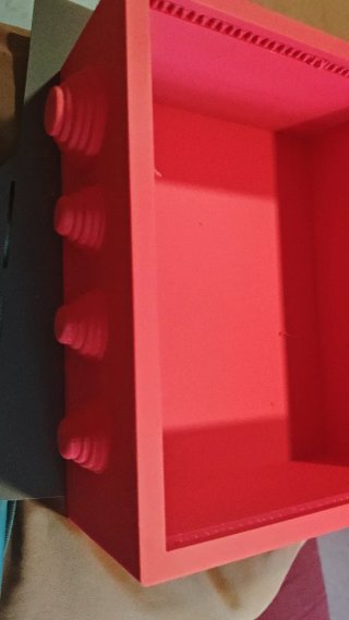 Caja de plástico roja