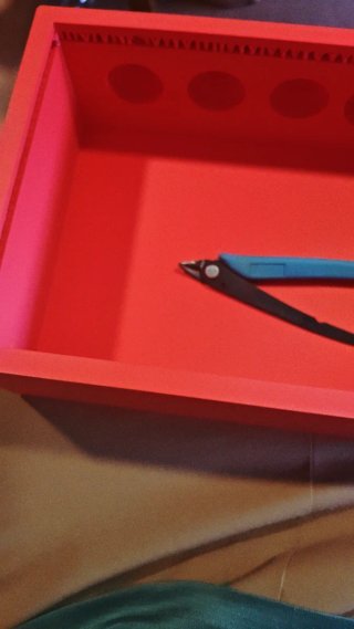 Caja de plástico roja