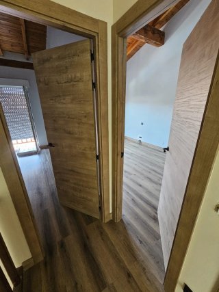 Instalación de puertas y suelo vinilico / parquet