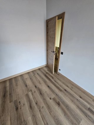 Instalación de puertas y suelo vinilico / parquet