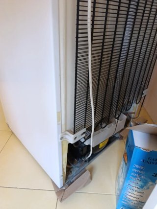 Frigorífico blanco con congelador