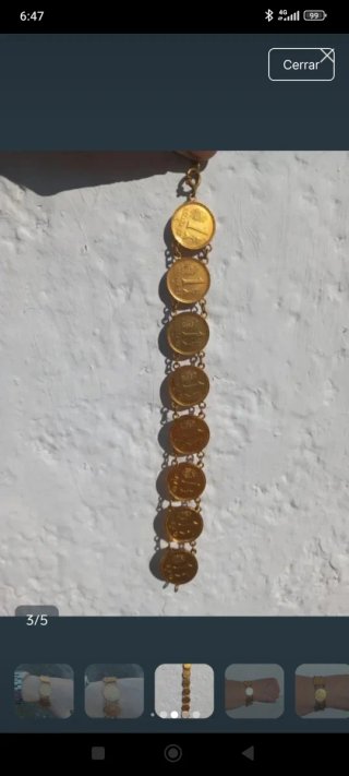 Pulsera de monedas doradas