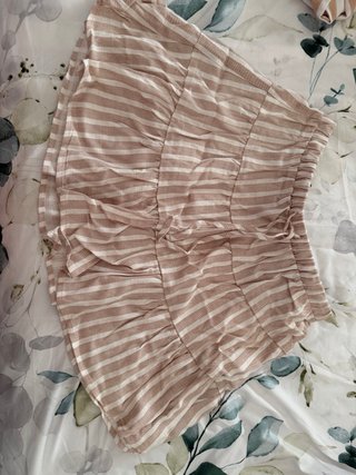 Falda de rayas beige y blanca