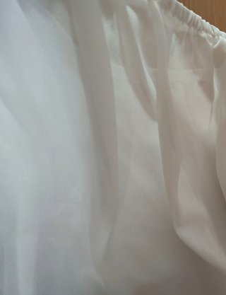Top blanco hombros descubiertos mangas separadas