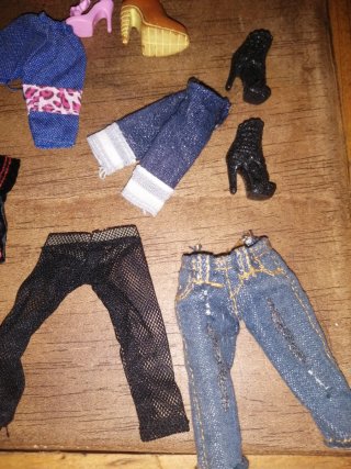 Muñeca accesorios. Ropa y Zapatos