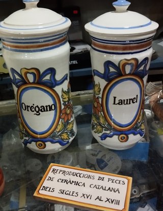 Botes de cerámica catalana Orégano y Laurel