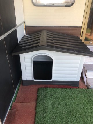 Casa para perro grande de plástico