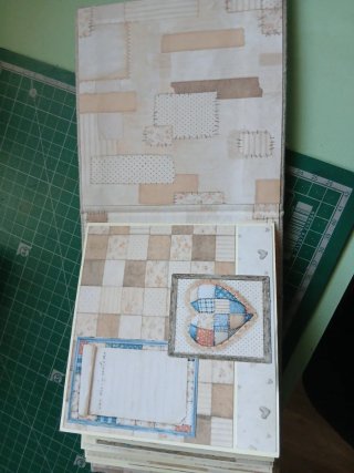 Álbum de bebé scrapbooking