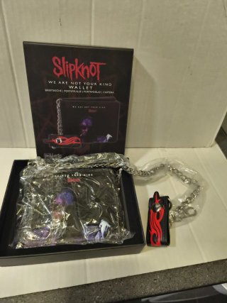 Cartera Slipknot We Are Not Your Kind con cadena