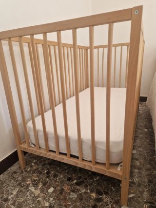 Cuna de madera con colchón Visco Baby