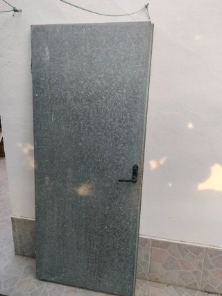 Puerta metálica trastero Sin Marco.