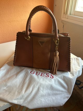 Bolso Guess Marrón con Tassel