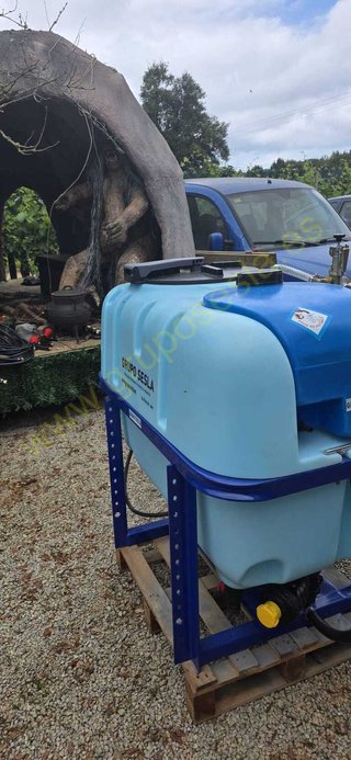 CUBA SUSPENDIDA AGRÍCOLA DE 300 LITROS