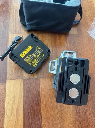 Nivel Láser DeWalt + Batería + Estuche