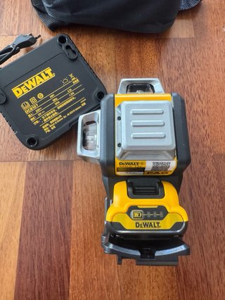 Nivel Láser DeWalt + Batería + Estuche