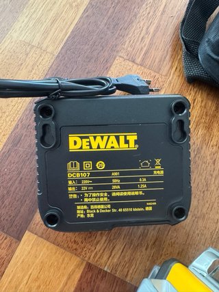 Nivel Láser DeWalt + Batería + Estuche