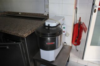 Maquinaria y mobiliario pizzería (lote o separado)