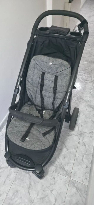 Silla de paseo Joie gris
