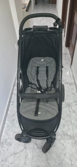 Silla de paseo Joie gris