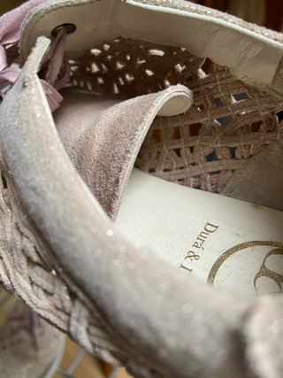 Zapatos planos rosa empolvado con encaje