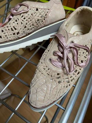 Zapatos planos rosa empolvado con encaje