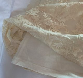 Top de encaje y volantes Massimo Dutti (Talla S)