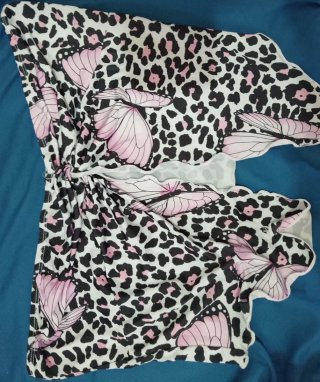 Top estampado leopardo y mariposas