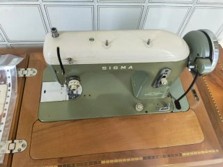 Máquina de coser Sigma antigua 1950