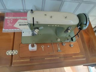 Máquina de coser Sigma antigua 1950