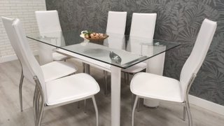 Mesa de cristal y 6 sillas blancas