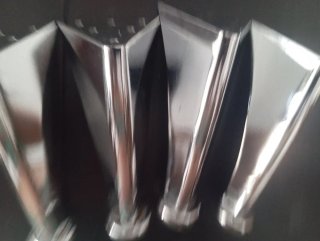 Juego 4 patas metálicas para muebles o sofá