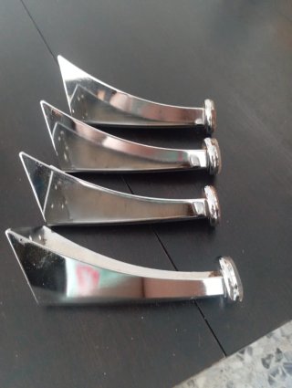 Juego 4 patas metálicas para muebles o sofá