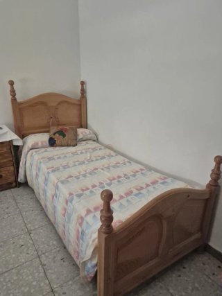 Armario y cómoda madera con espejo